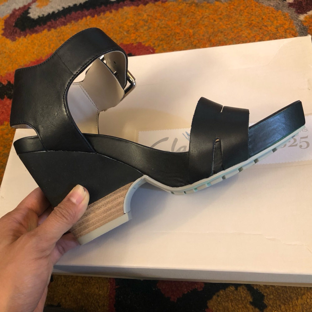 Clark’s Black Leather Rosalie Pose Sandals 6.5